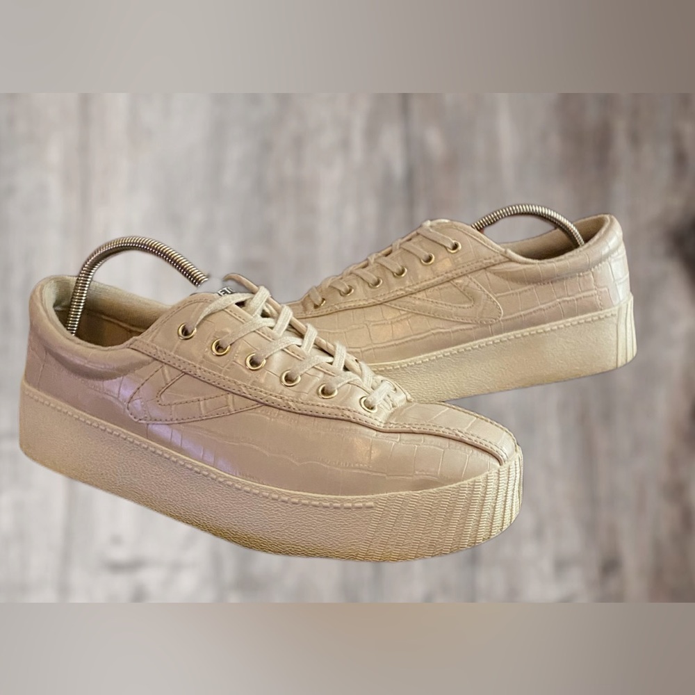 Tretorn Embossed Beige Women’s Size 8 Platform Shoes